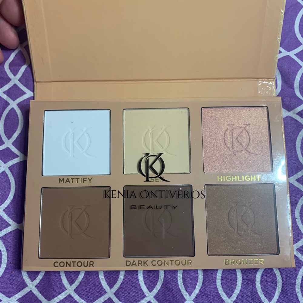 Kenia Ontiveros Set and Define Kit